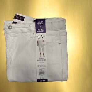 NWT Gloria Vanderbilt cuffed boyfriend jeans mid rise with a cuffed or uncuffed.